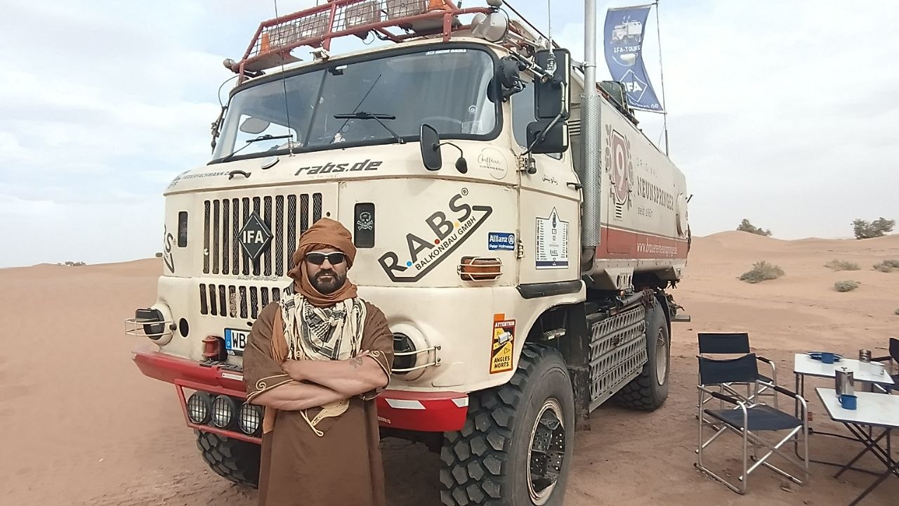 IFA LKW W50 EXPEDITION 4x4 in der Wüste Sahara von Marokko
